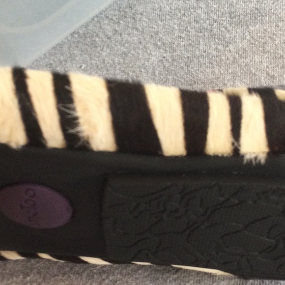 FINAL PRICE NWOB Me Too Heather zebra pattern flat - Size 7M. - Picture 15 of 16